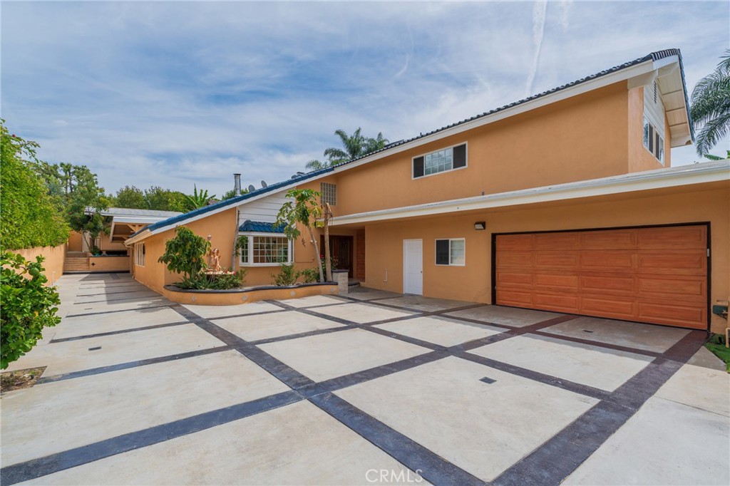 5562 Highland
