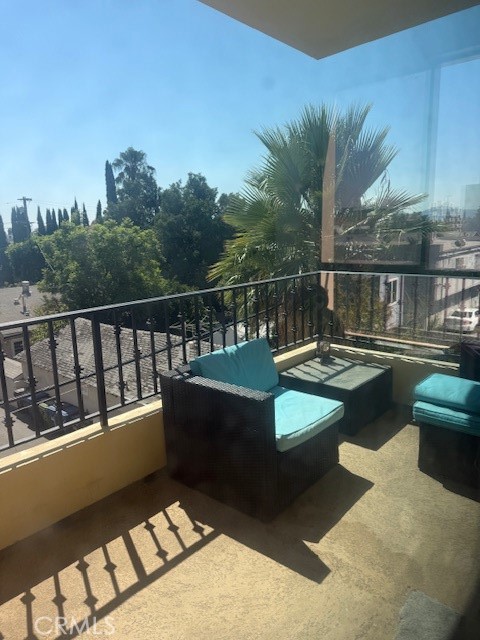 6938 Laurel Canyon 212