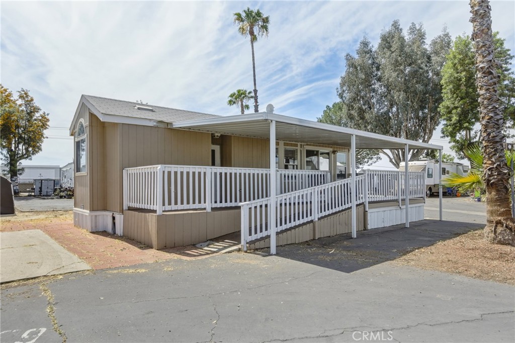 2750 W Acacia Ave