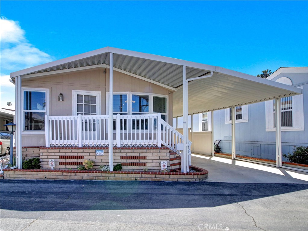 2550 Pacific Coast Highway 51
