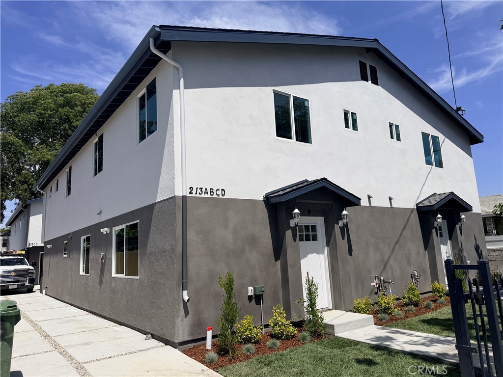 213 E Raymond