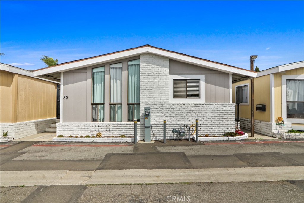 327 W Wilson 80