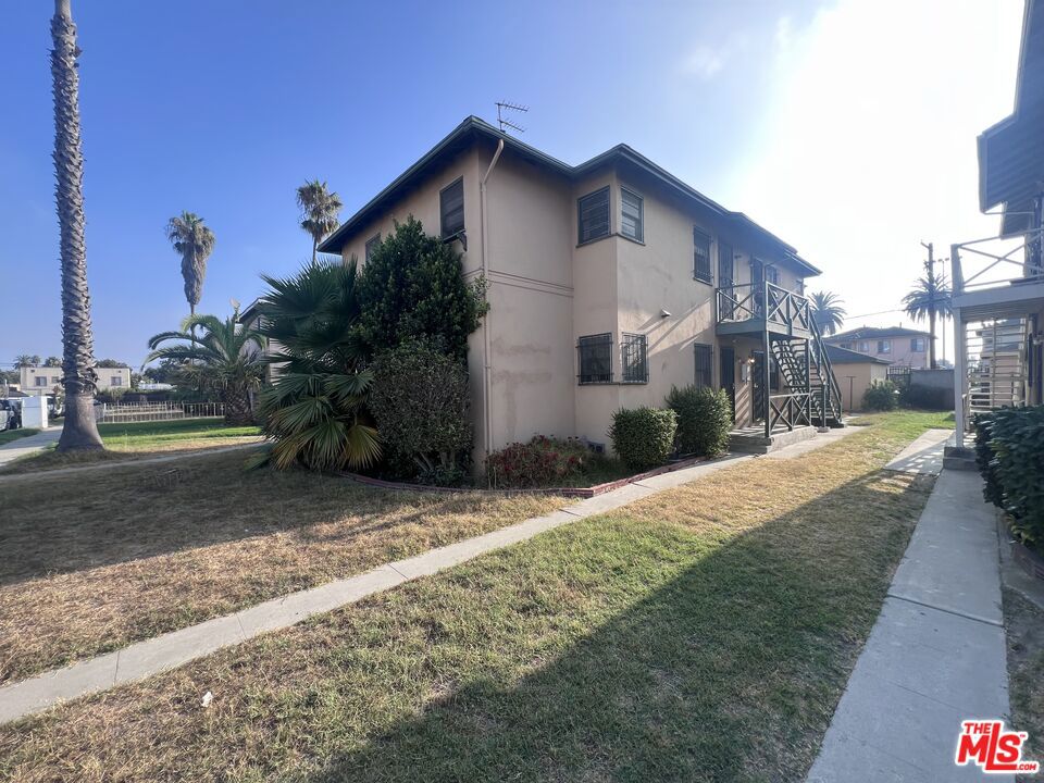 6130 S Hobart Boulevard