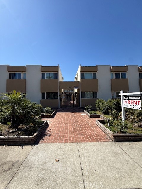 1530 E Broadway