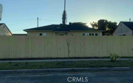 12208 Compton