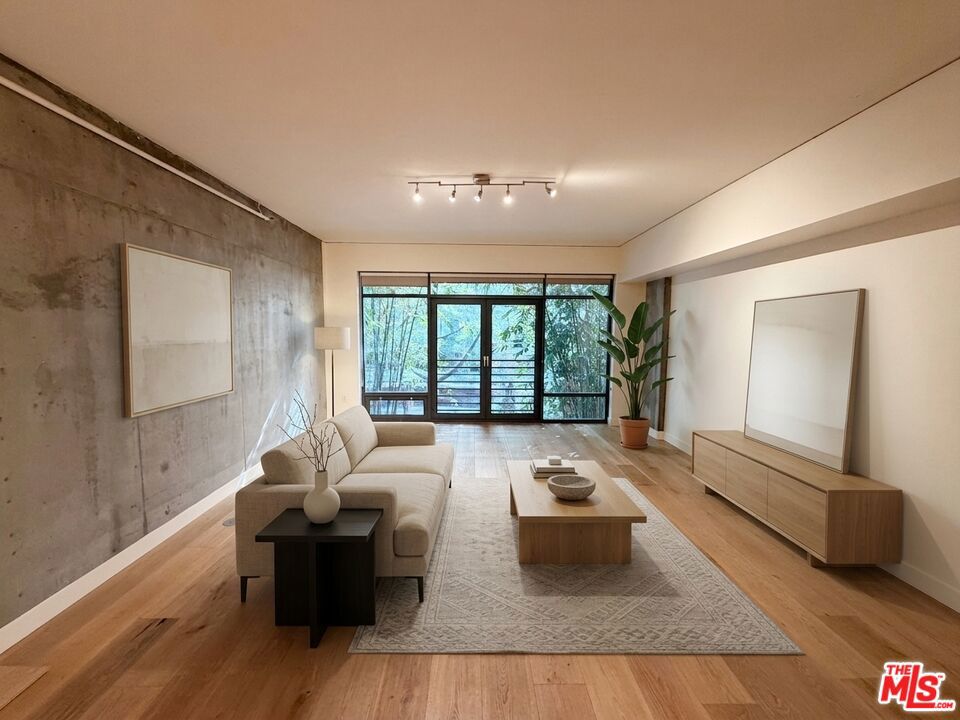 1111 S GRAND Avenue 506