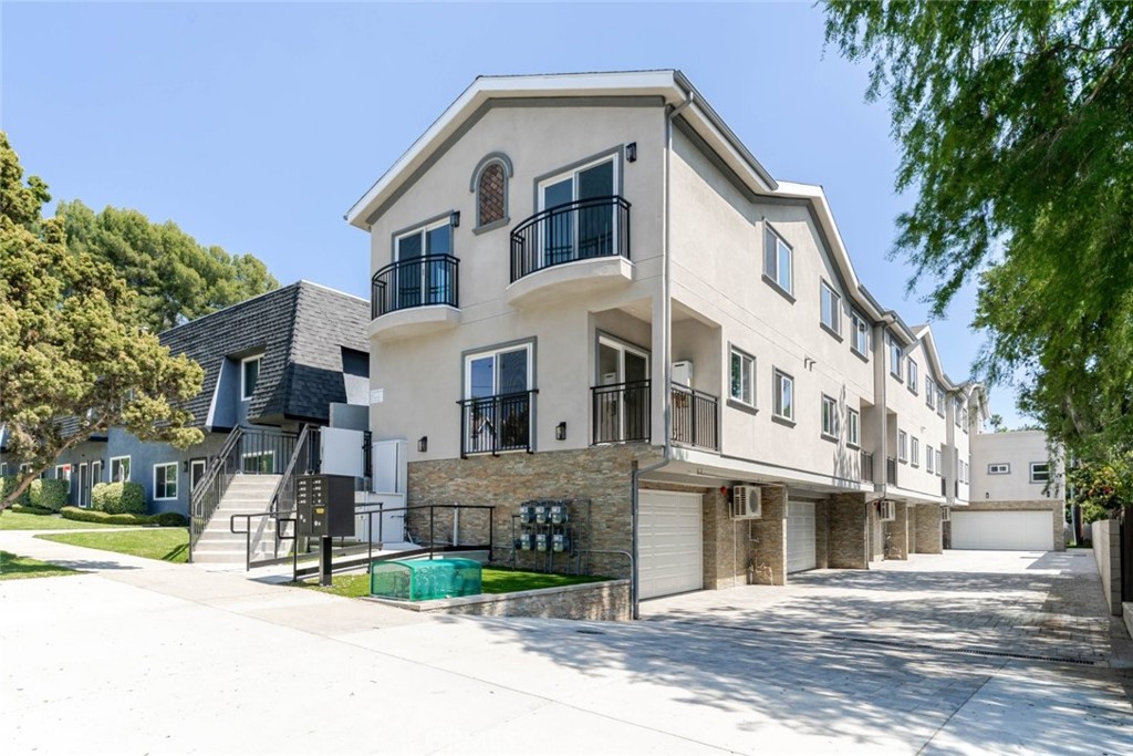 1961 Waltonia Drive 105