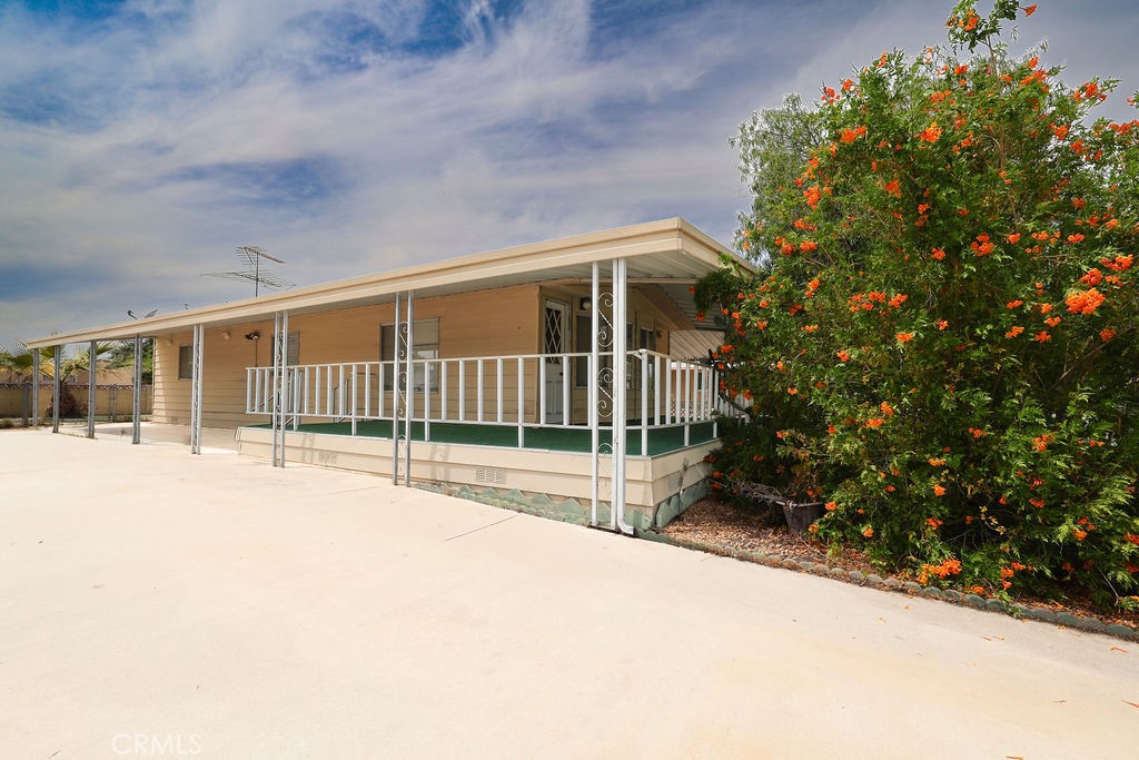 282 N La Paloma