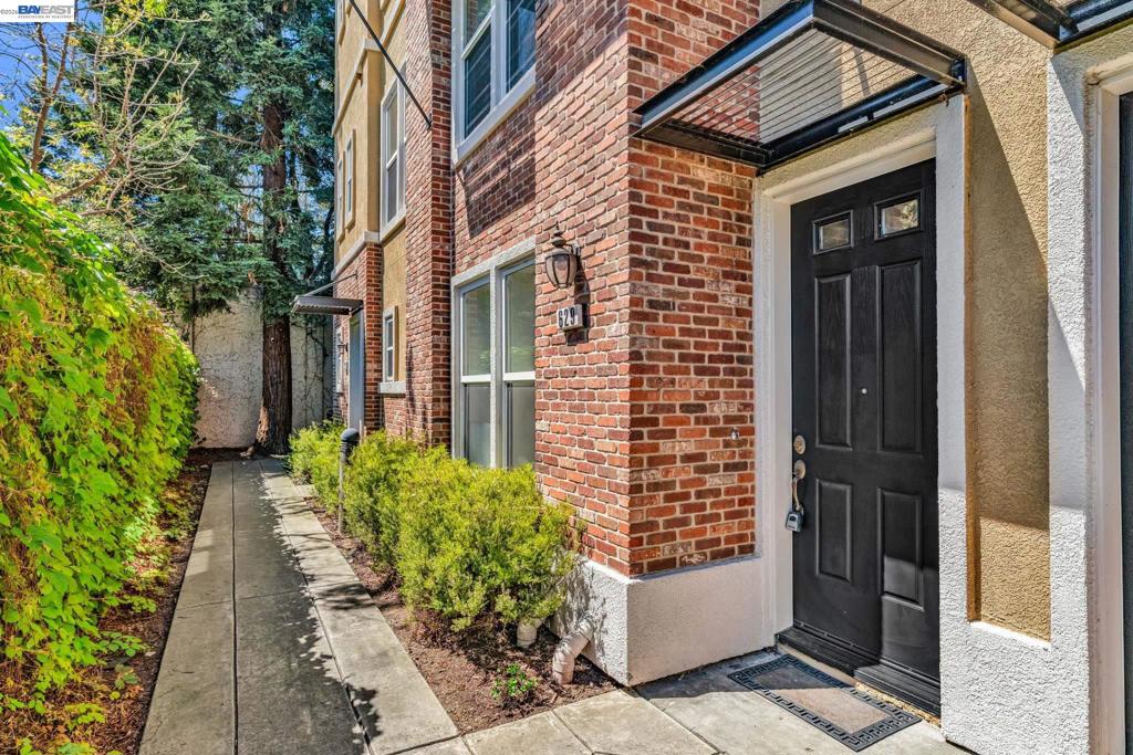 629 Artistic Place