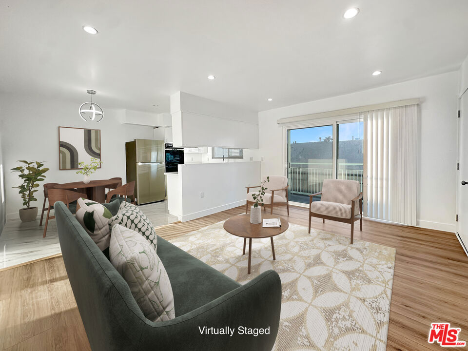 220 E Hyde Park 4