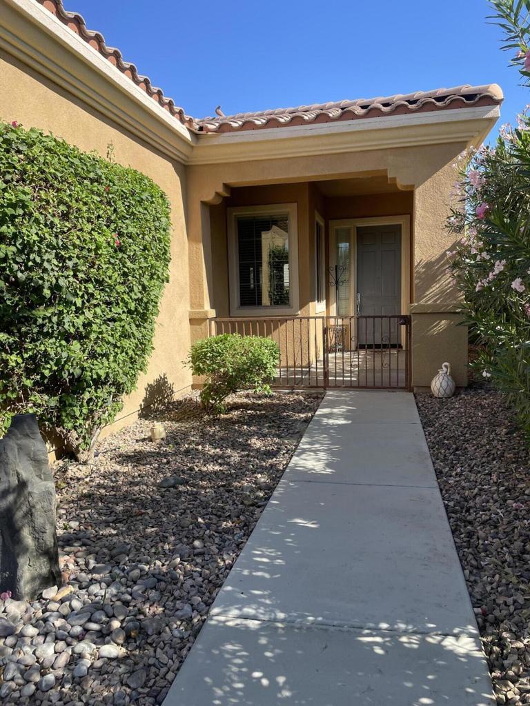 81602 Avenida Contento