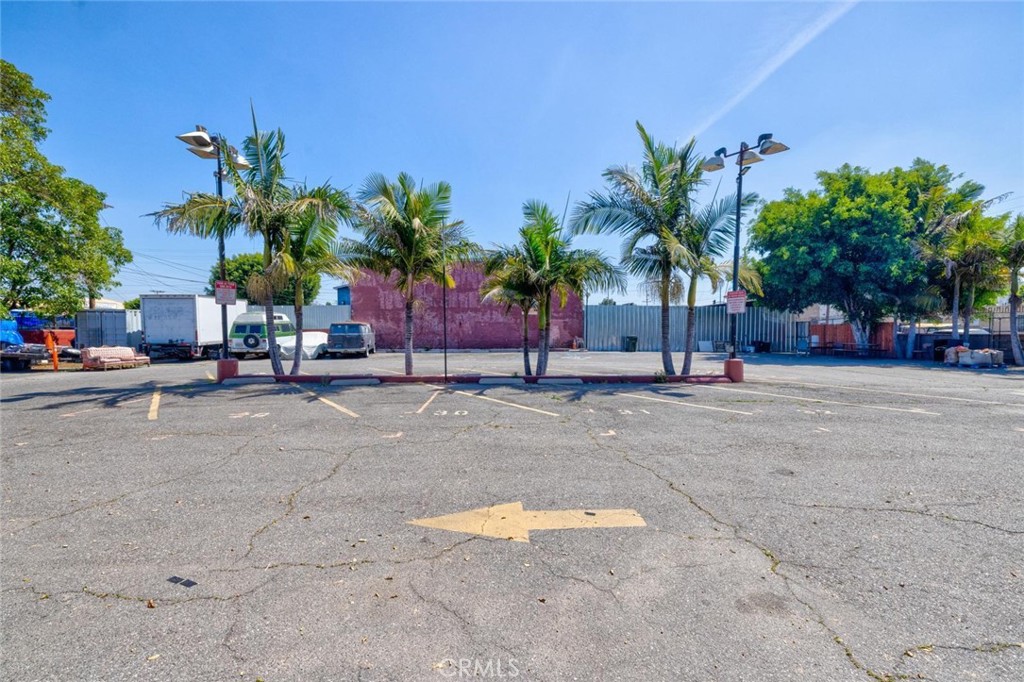 1437 E 61st