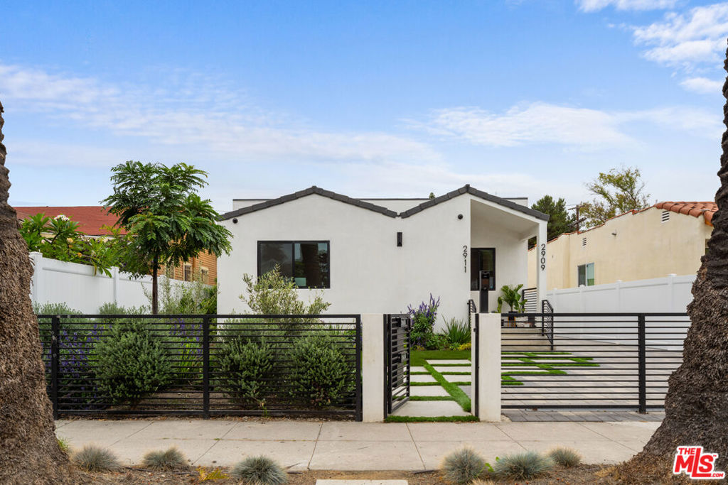 2911 S Rimpau Boulevard 2909