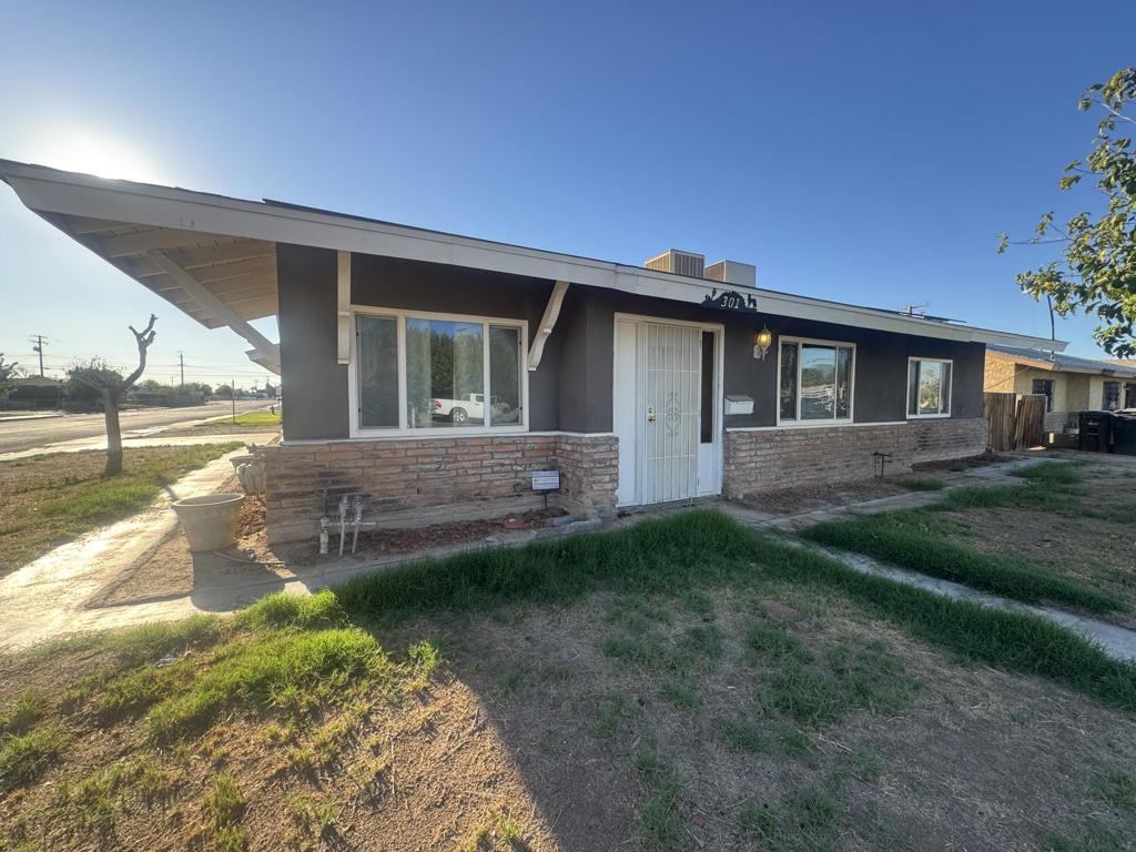 301 N Sola Avenue