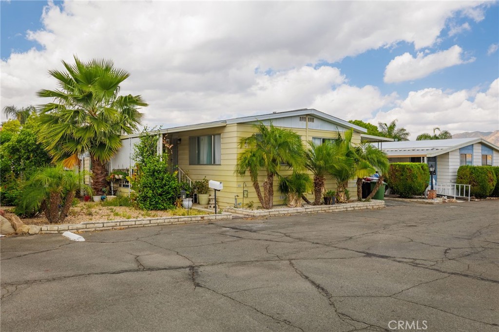 881 N Lake 219