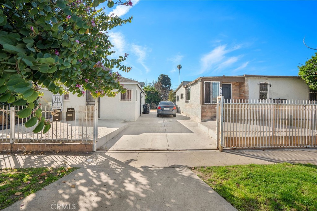 2106 E 113th