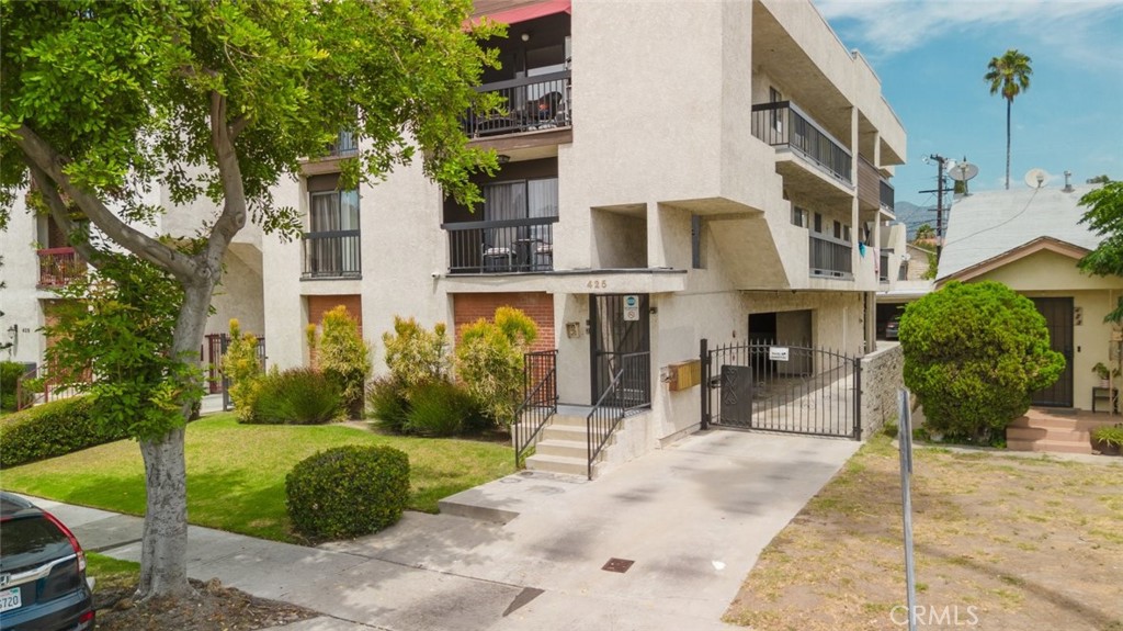 425 W Lomita Avenue