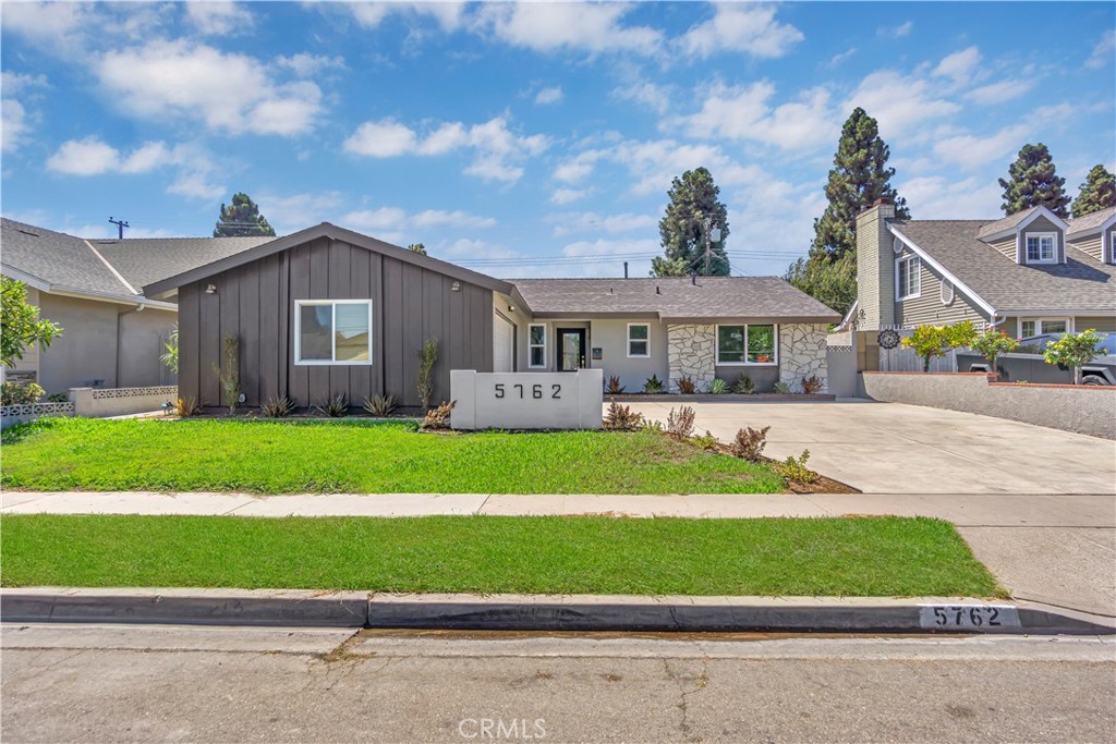 5762 Ludlow