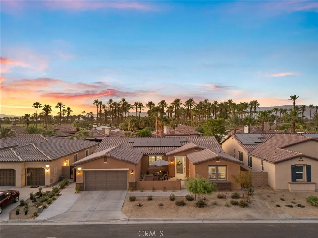81916 Mission Palms