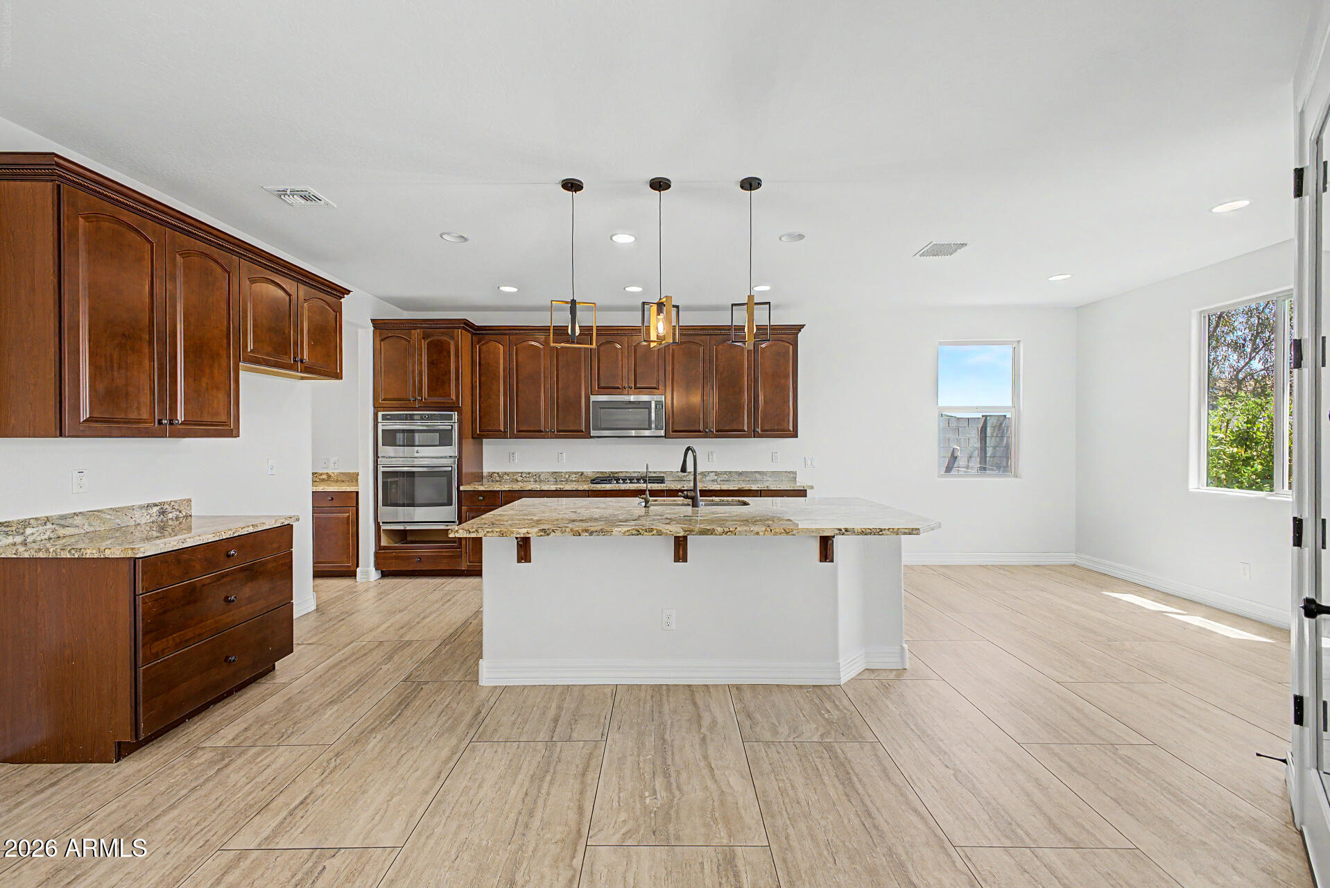 3773 W ABRAMS Drive, New River, AZ 85087