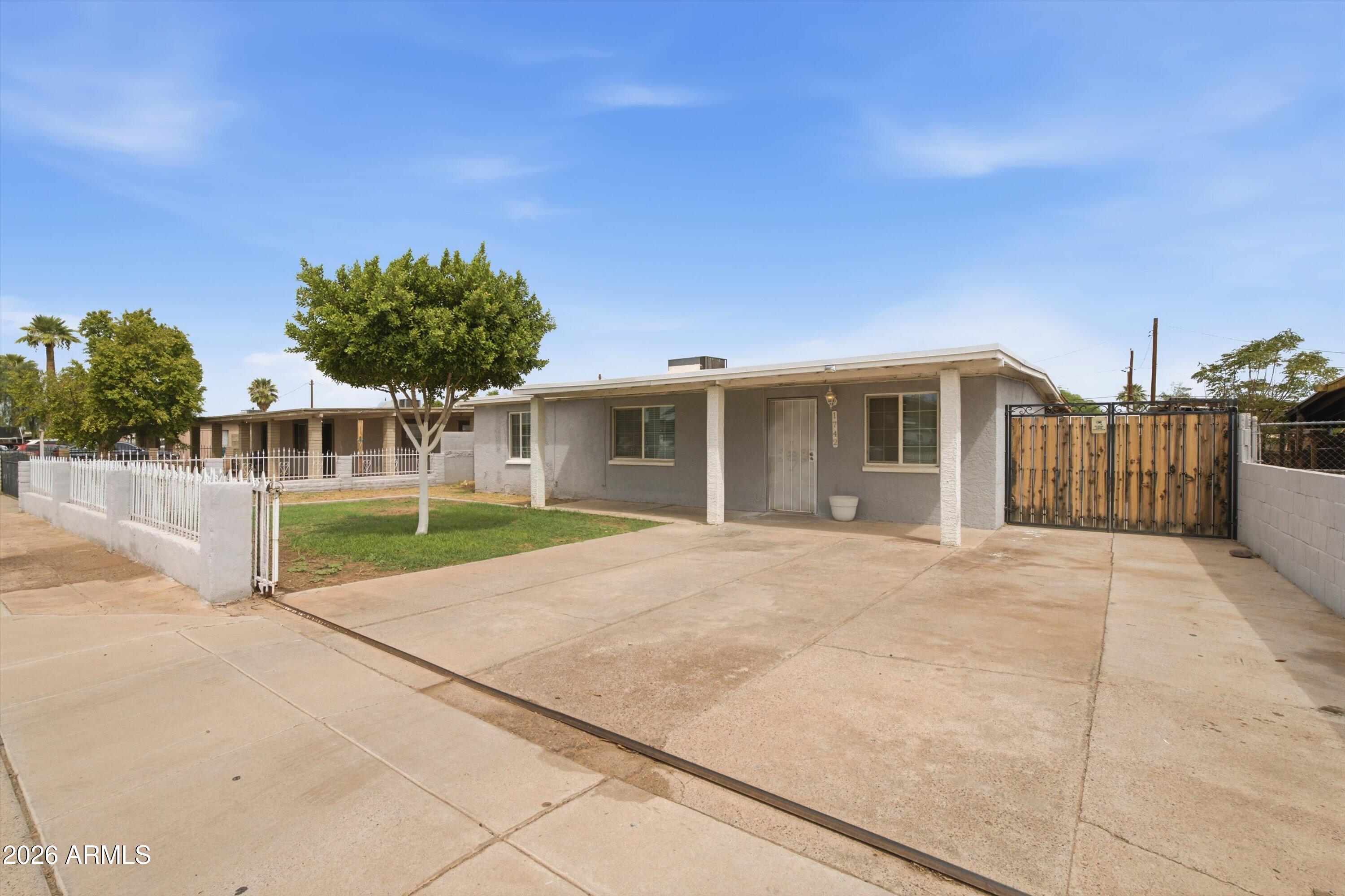 1742 W ROESER Road, Phoenix, AZ 85041