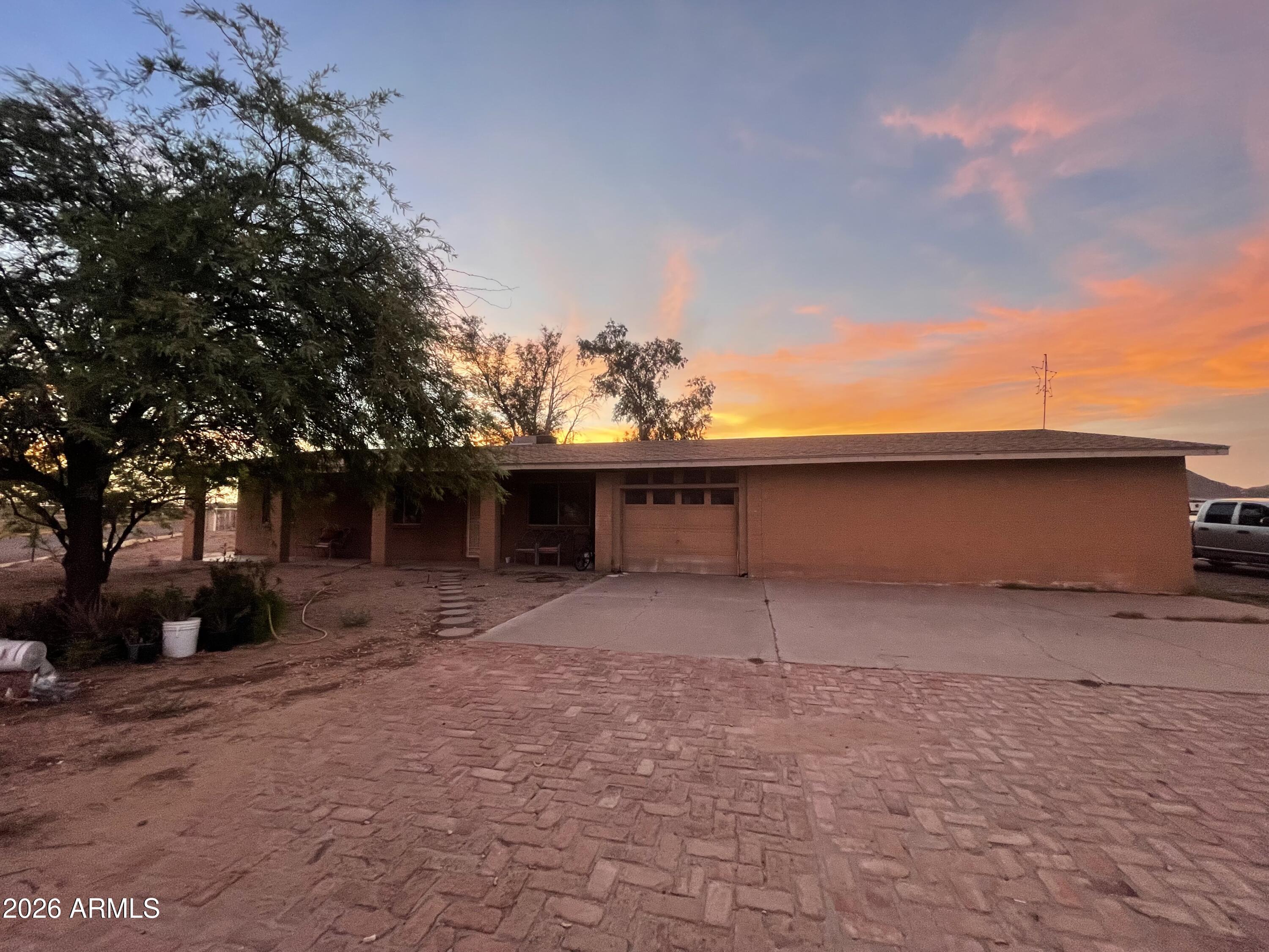 7794 W LAKE ERIE Drive, Casa Grande, AZ 85194