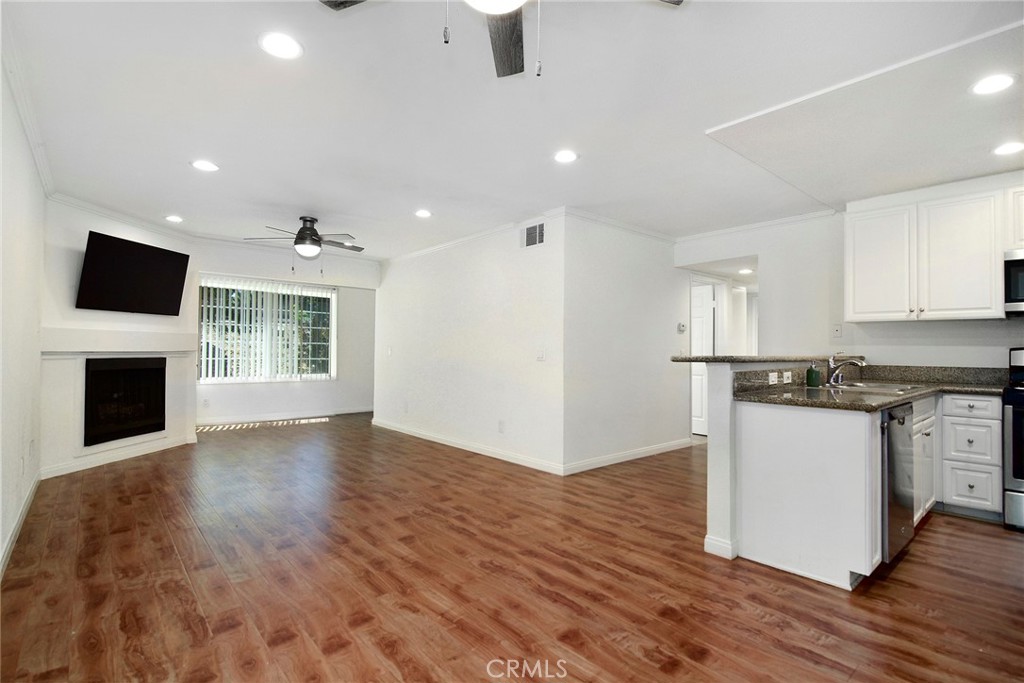 5525 Canoga Avenue 124