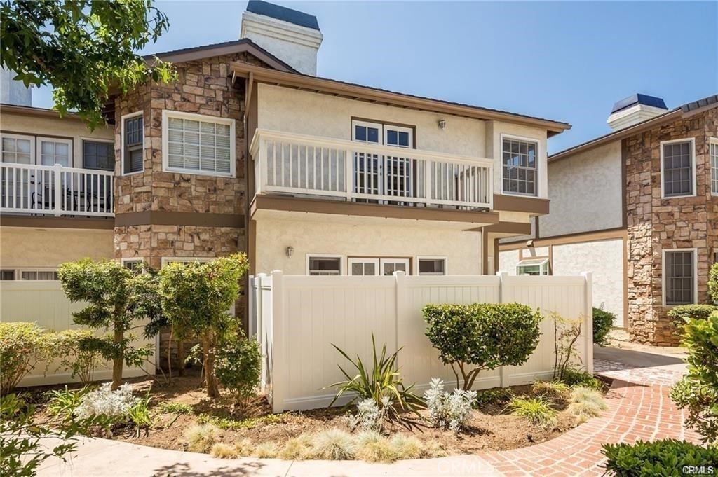 1727 Date Avenue 3