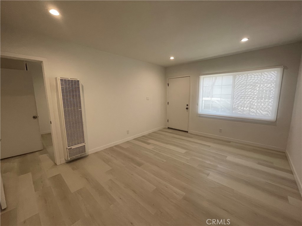 1152 E 77th