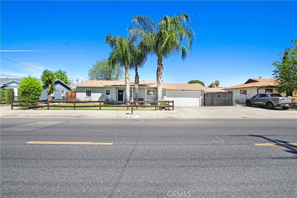 40796 E Whittier