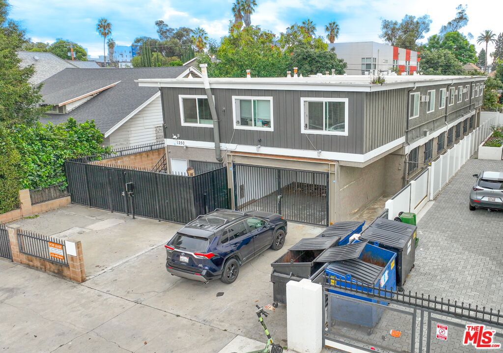 1250 W 37th Street