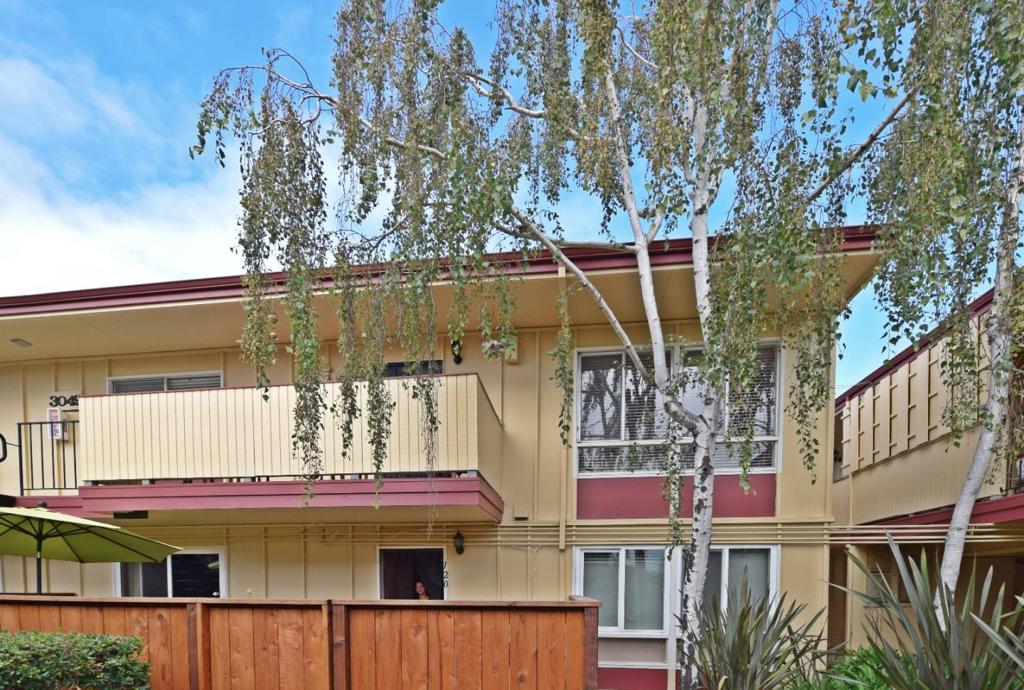 3049 Los Prados Street 223