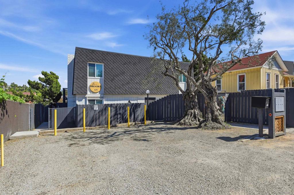 329 N Pico Ave