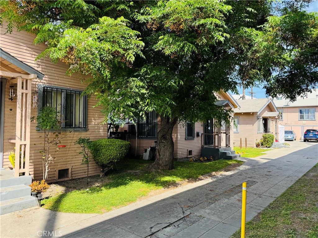613 W 80th