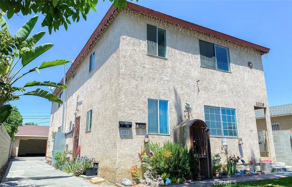 1009 E Stockton Ave