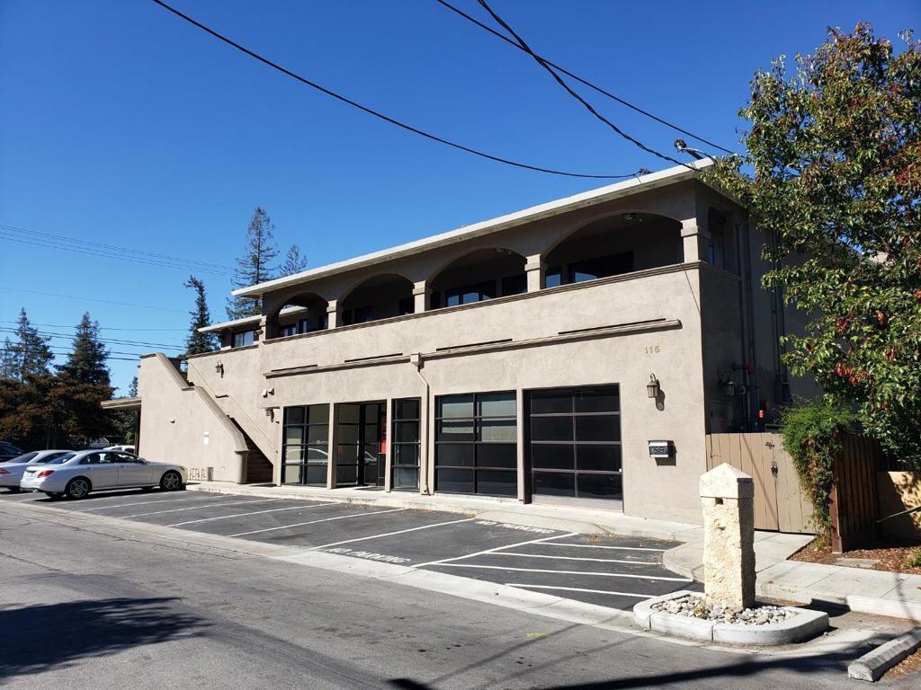 1800 El Camino Real
