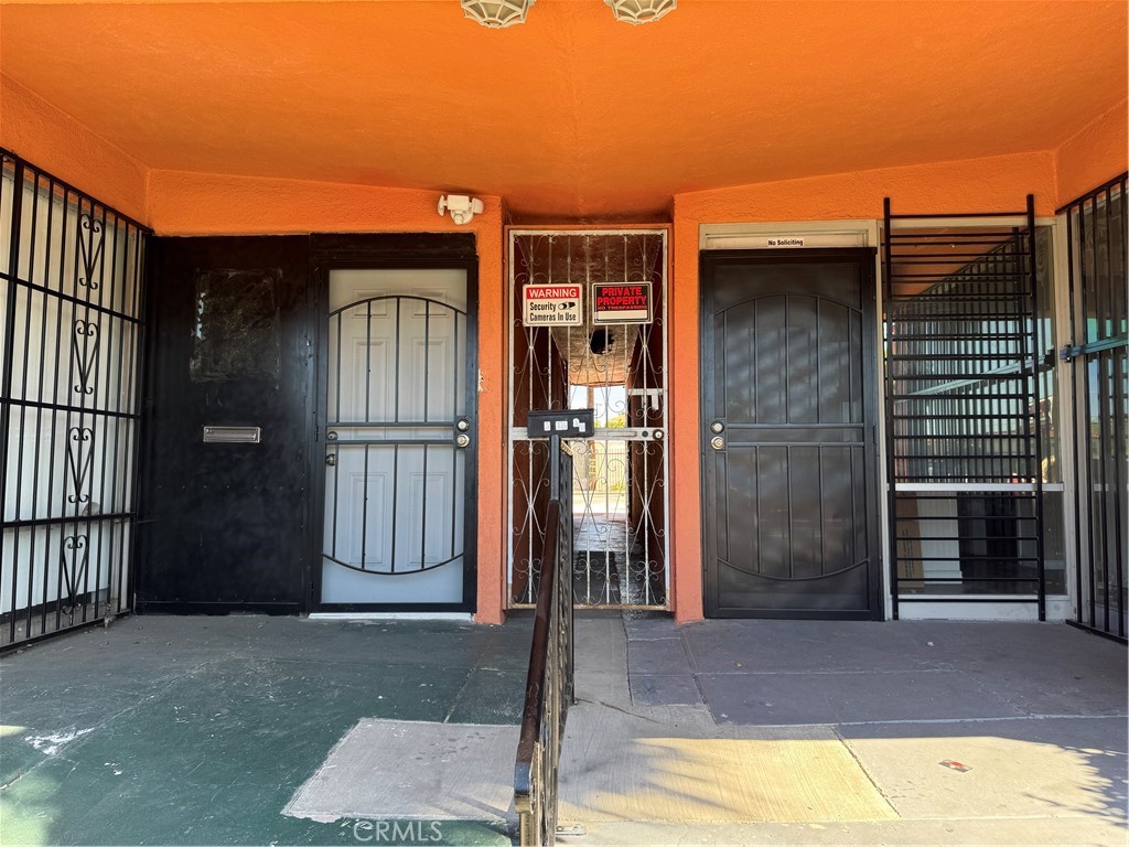 5615 E Beverly