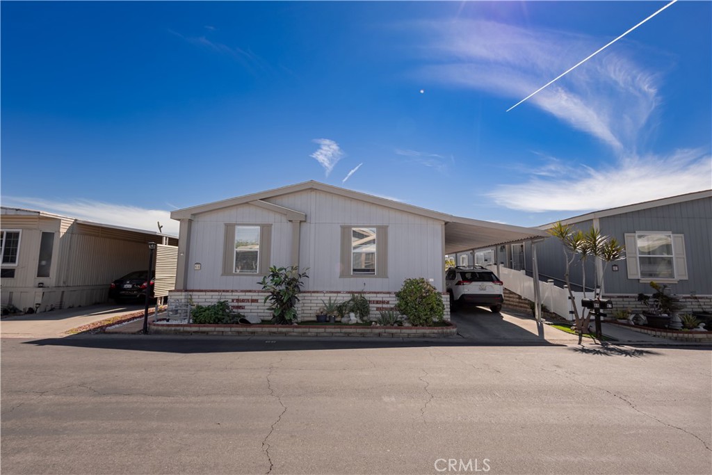 2300 S Lewis 66