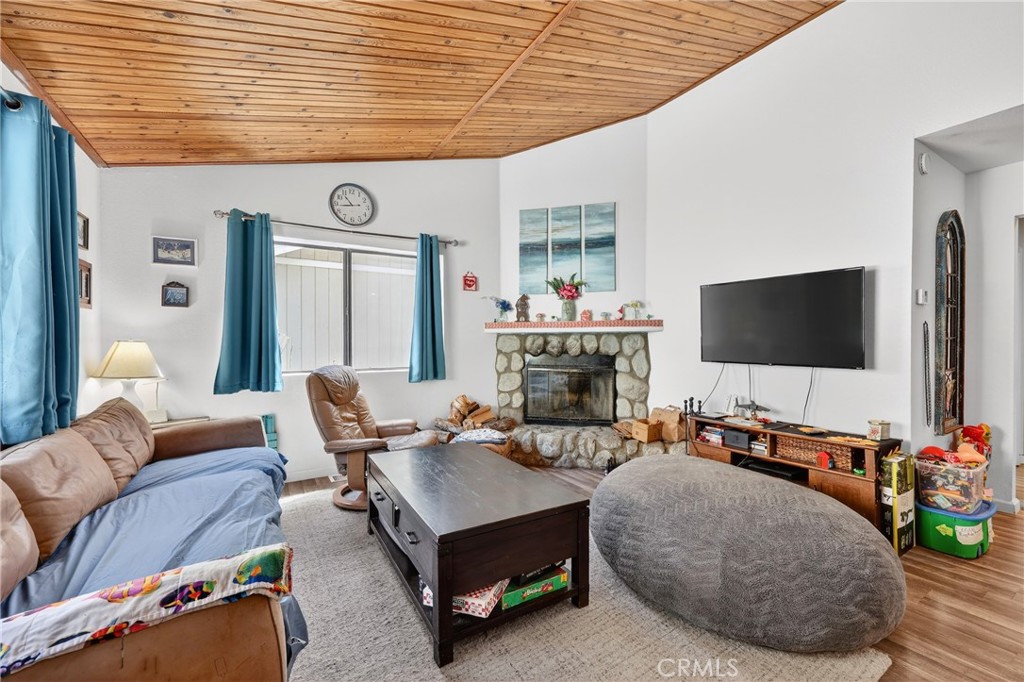 3912 Oakdale Drive
