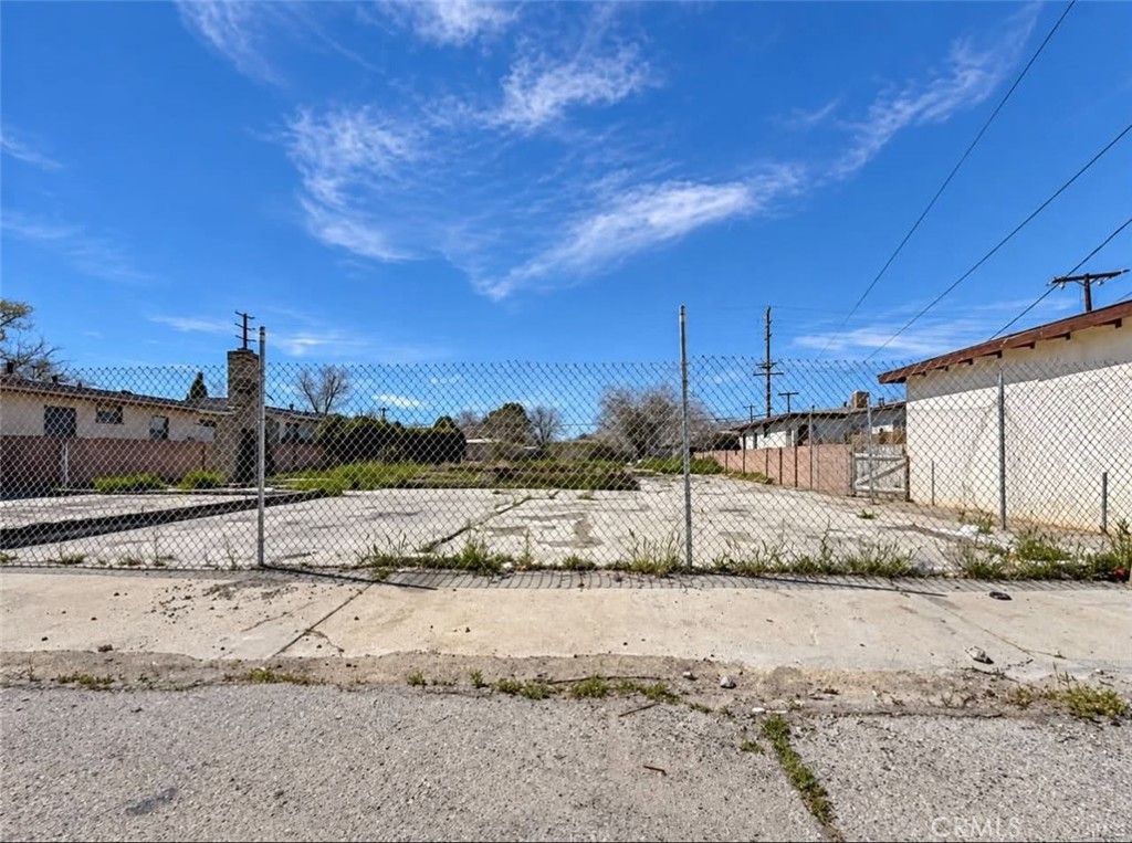 45356 10th Street W
