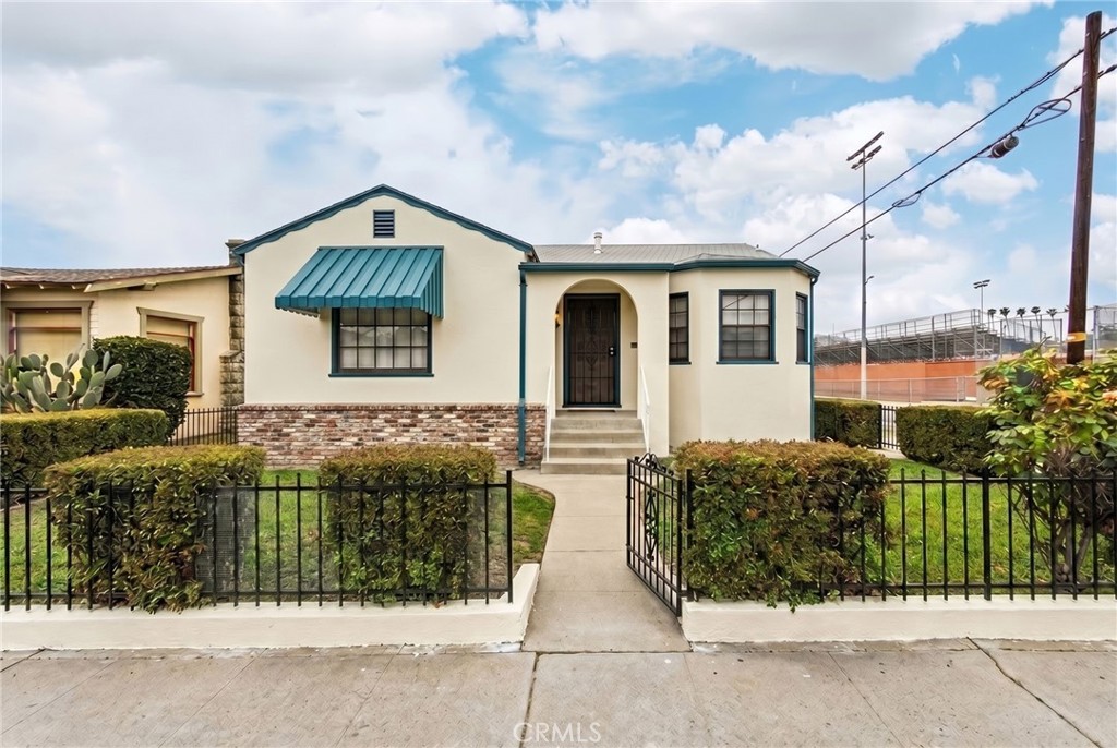 1305 S Cabrillo