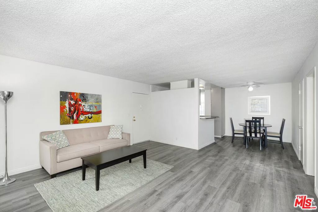 1208 W Adams Boulevard 17