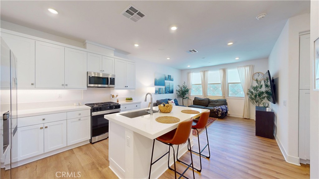 2221 Bluegrass Way