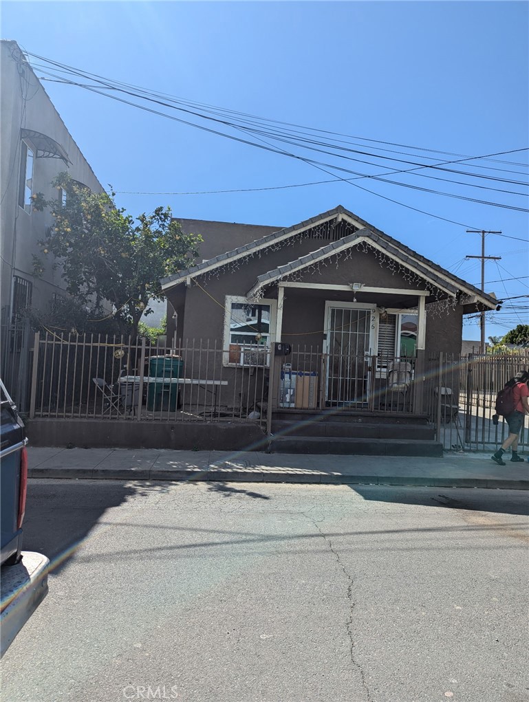 926 E 11th