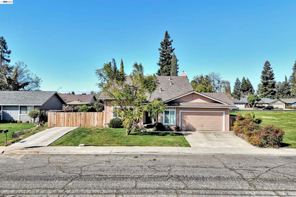 1425 Forest Dr