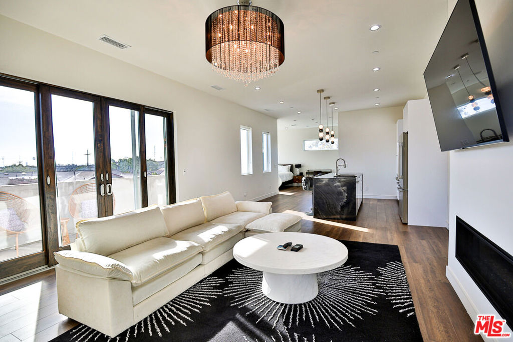 8505 Belford Avenue