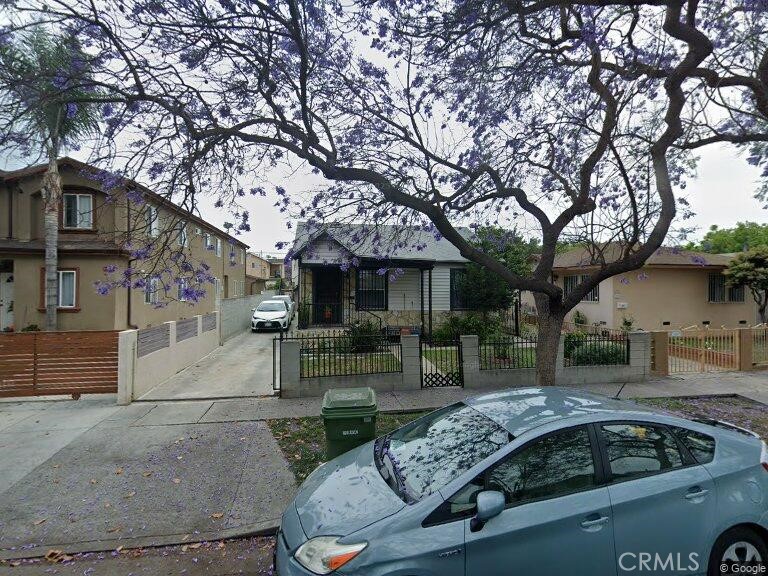 911 E 77th