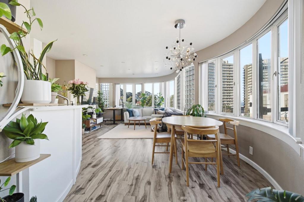1111 Bay Street 307