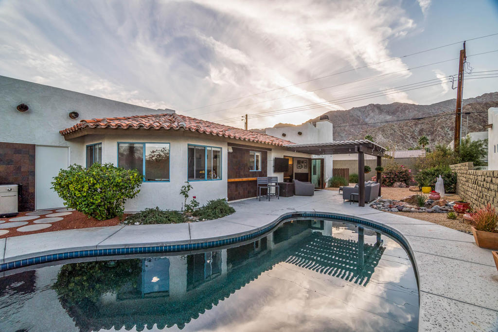 52525 Avenida Obregon