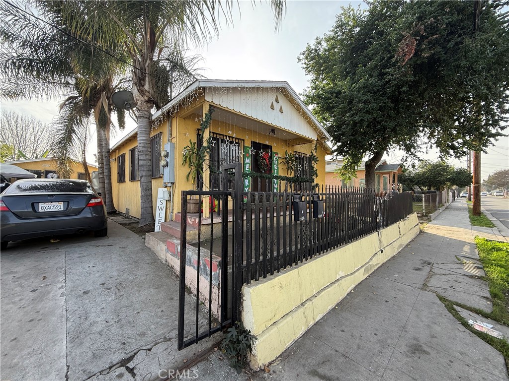 1832 E 108th 2